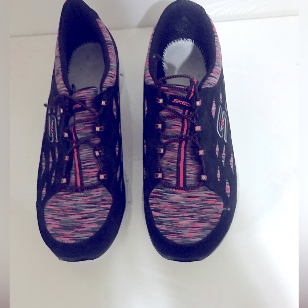 Sketchers size 11 women’s slip on sneakers